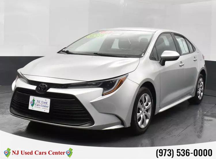 2023 Toyota Corolla LE Sedan 4D photo