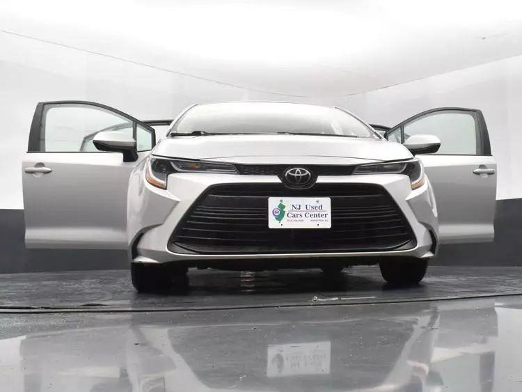 2023 Toyota Corolla LE Sedan 4D photo