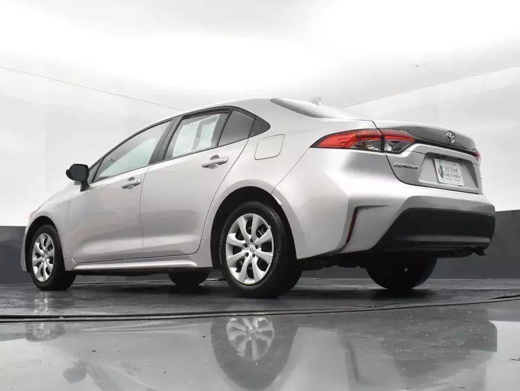 2023 Toyota Corolla LE Sedan 4D photo