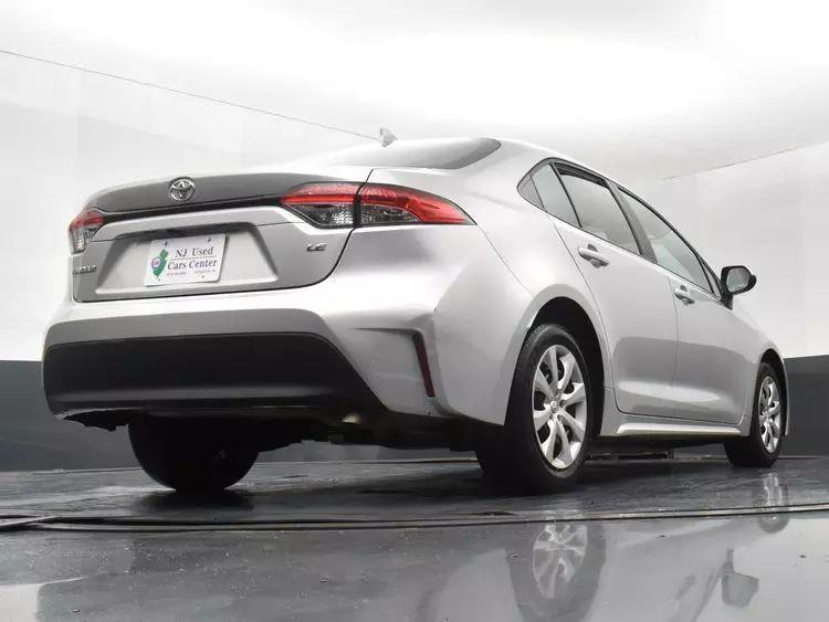 2023 Toyota Corolla LE Sedan 4D photo