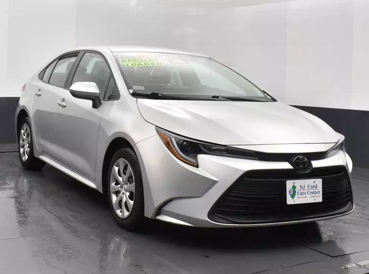 2023 Toyota Corolla LE Sedan 4D photo
