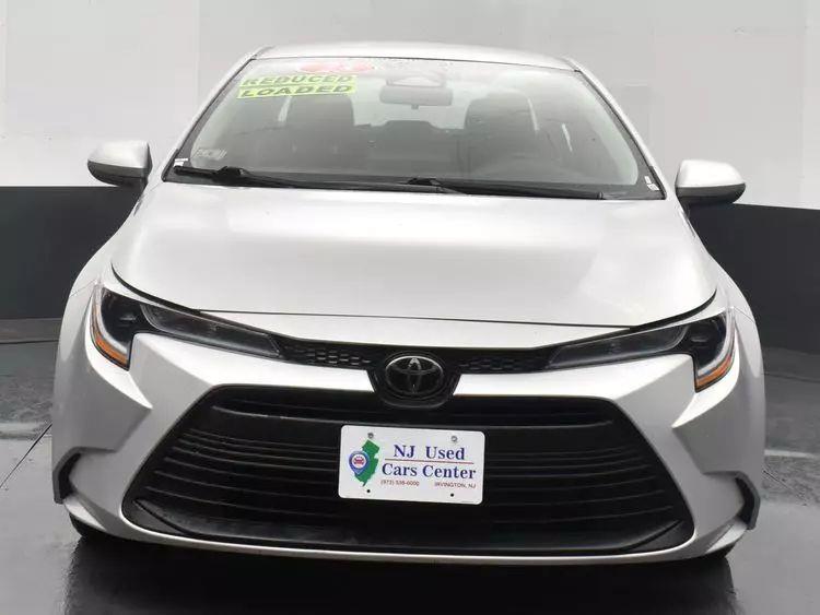 2023 Toyota Corolla LE Sedan 4D photo