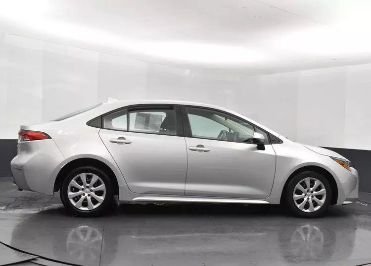 2023 Toyota Corolla LE Sedan 4D photo