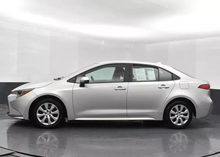 2023 Toyota Corolla LE Sedan 4D photo