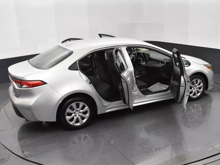 2023 Toyota Corolla LE Sedan 4D photo