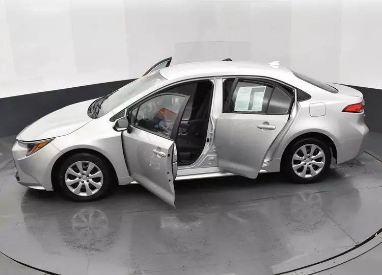 2023 Toyota Corolla LE Sedan 4D photo