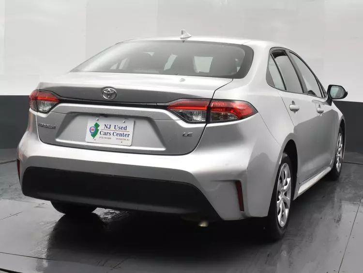 2023 Toyota Corolla LE Sedan 4D photo