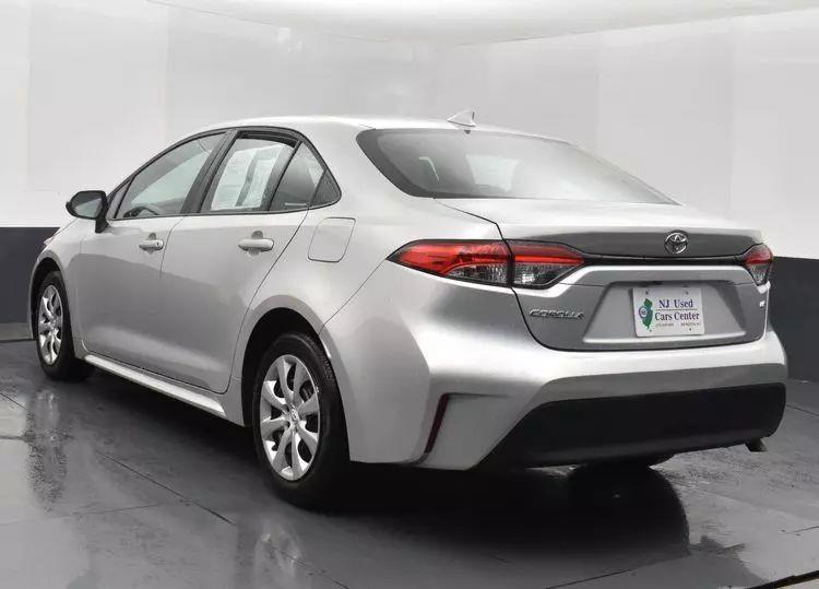 2023 Toyota Corolla LE Sedan 4D photo