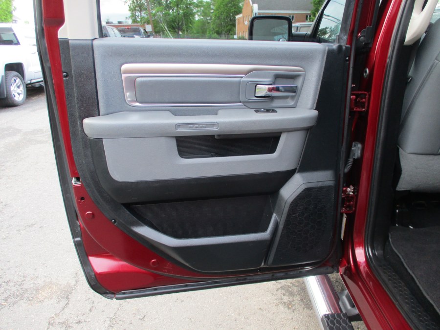 2017 RAM 1500 Big Horn 4x4 Crew Cab 5''7