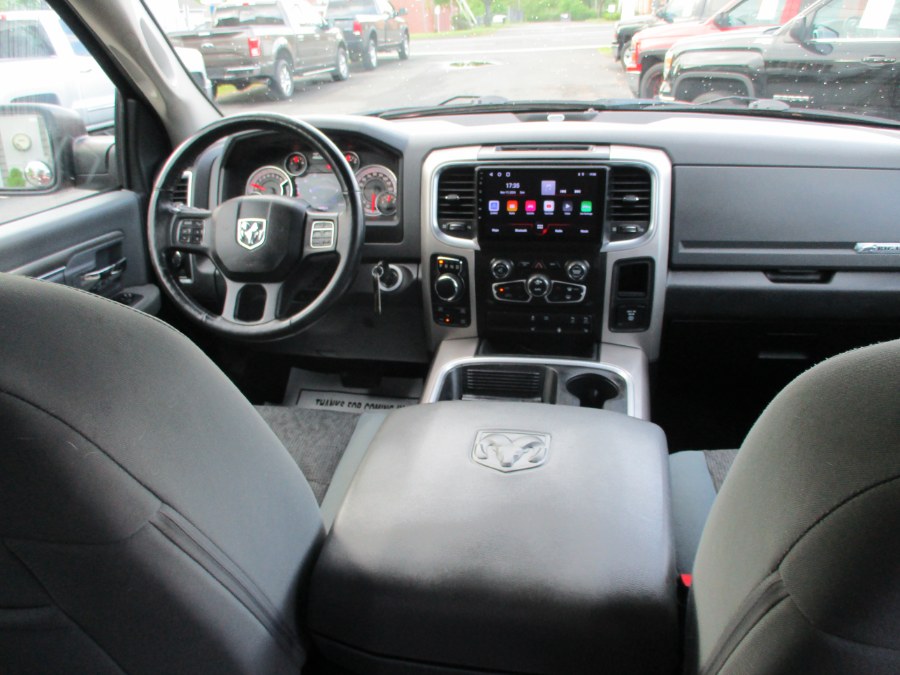 2017 RAM 1500 Big Horn 4x4 Crew Cab 5''7