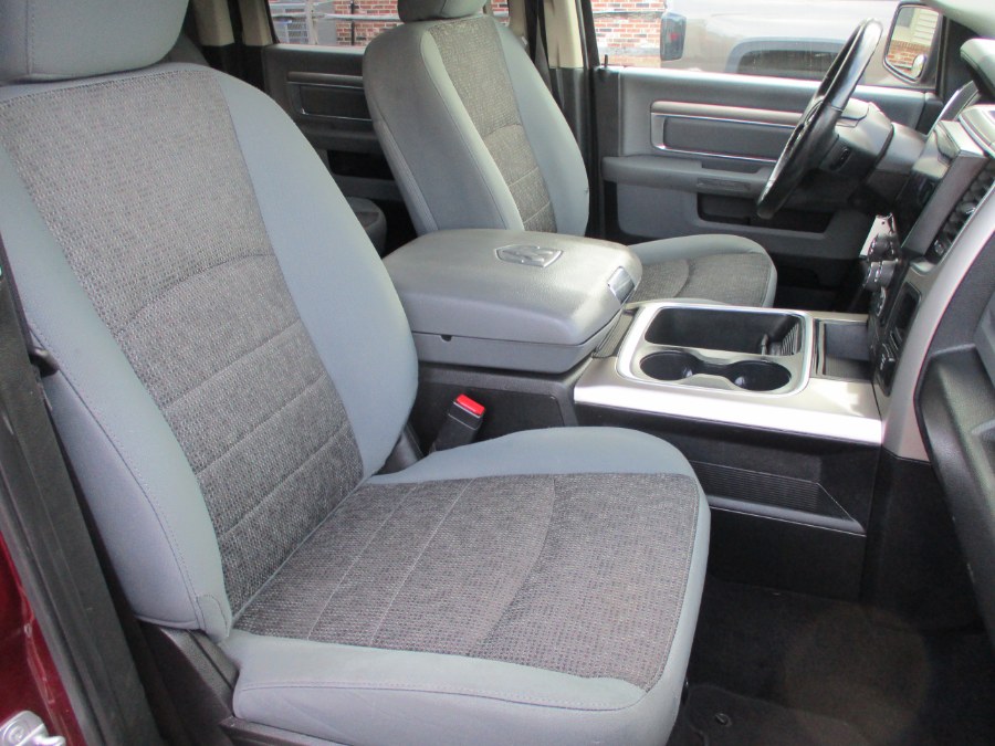 2017 RAM 1500 Big Horn 4x4 Crew Cab 5''7
