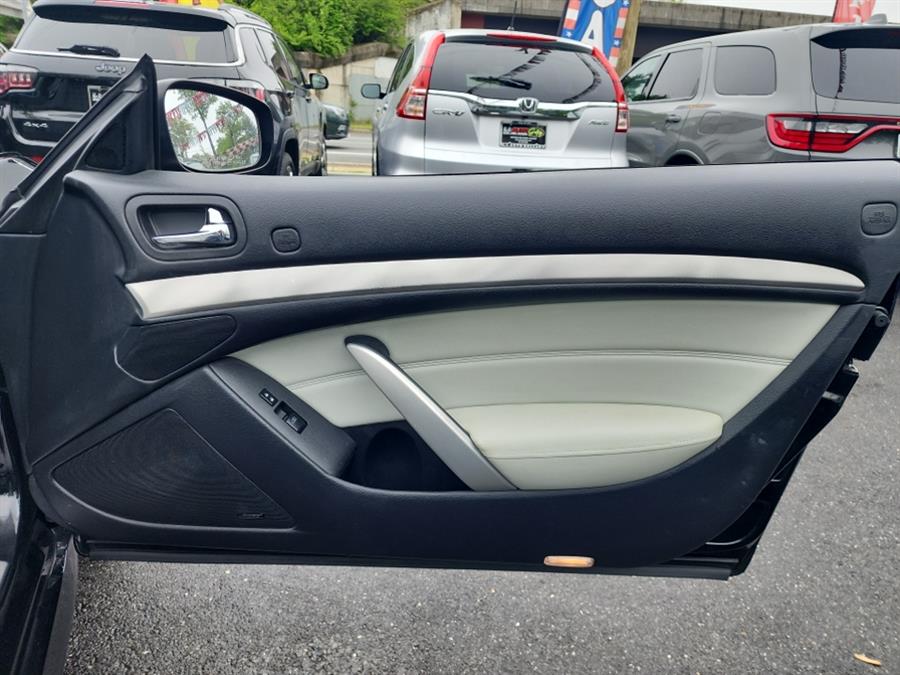 2011 Infiniti Legend photo