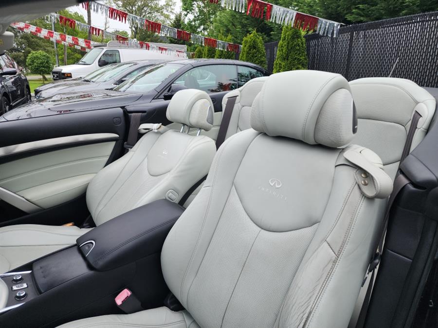 2011 Infiniti Legend photo