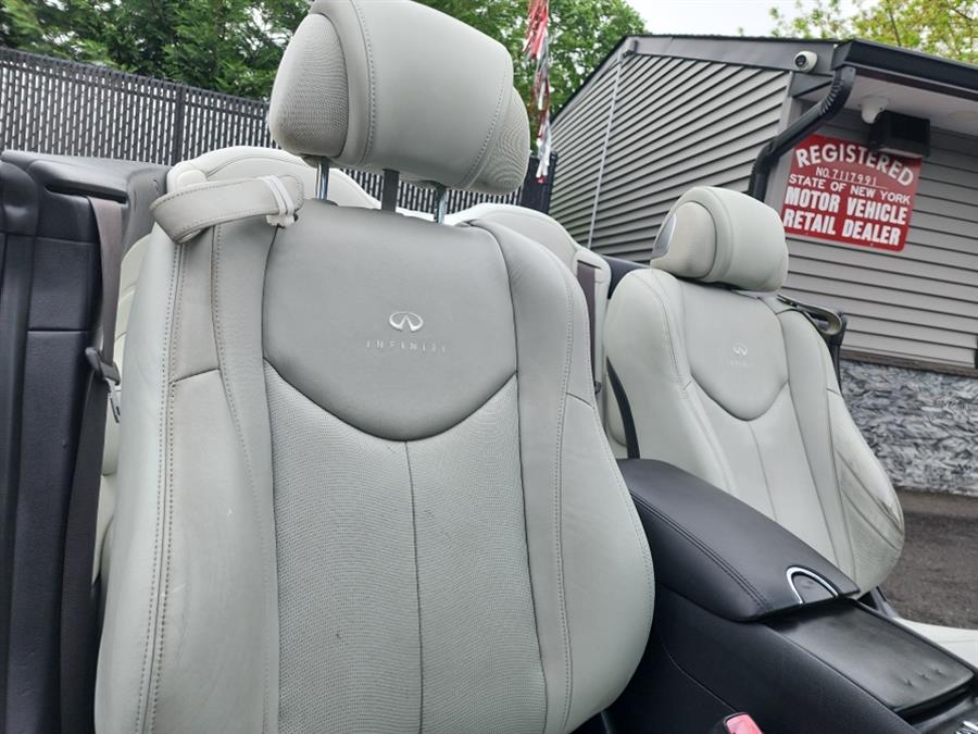 2011 Infiniti Legend photo