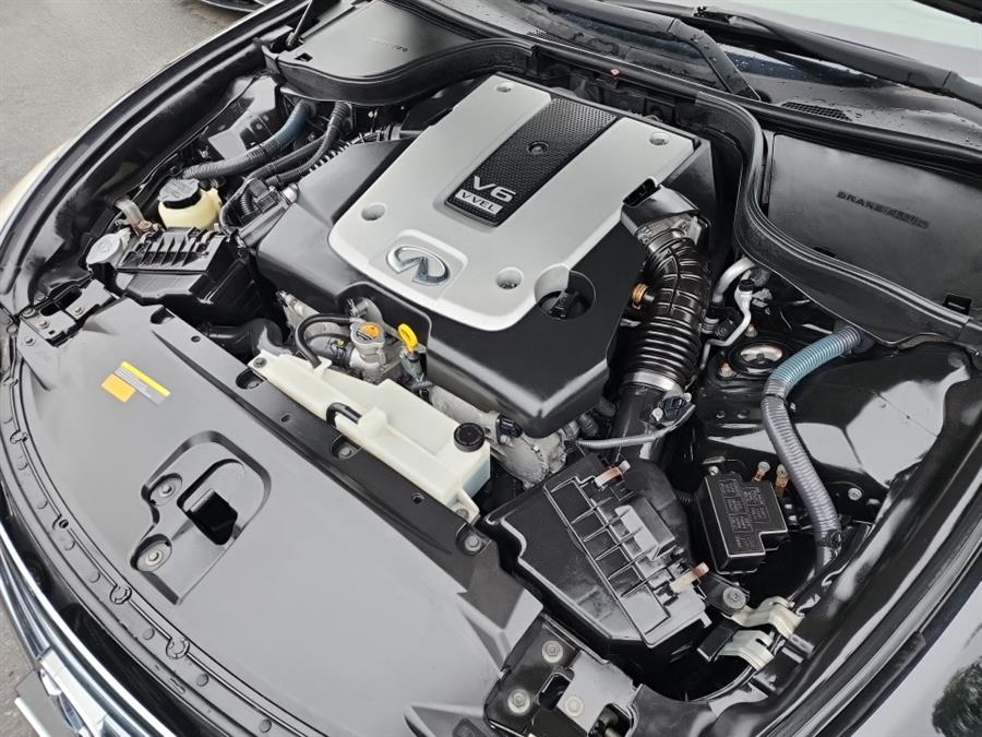 2011 Infiniti Legend photo