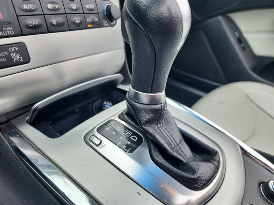 2011 Infiniti Legend photo
