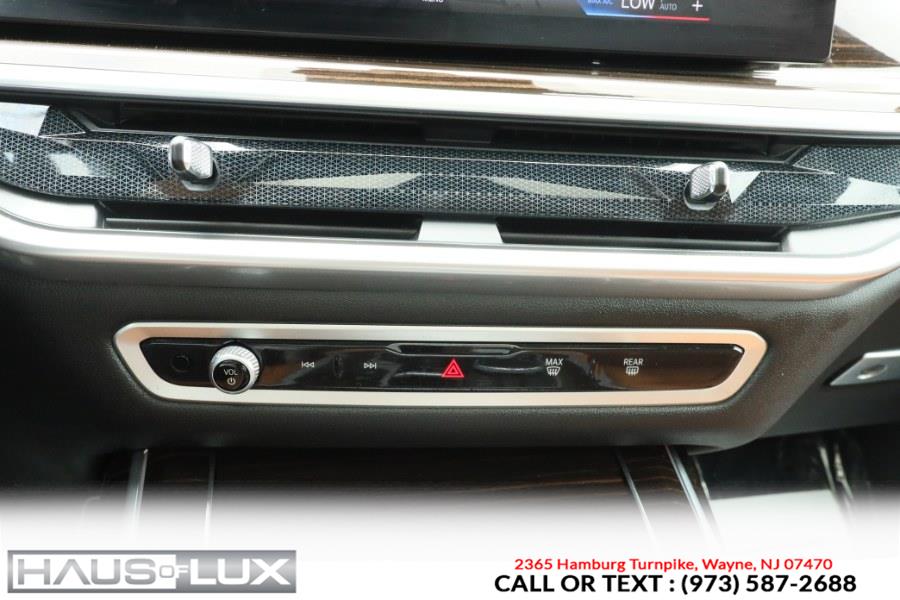 2023 BMW X7 xDrive40i Sports Activity Vehi photo