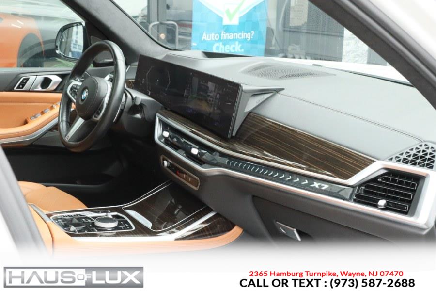 2023 BMW X7 xDrive40i Sports Activity Vehi photo