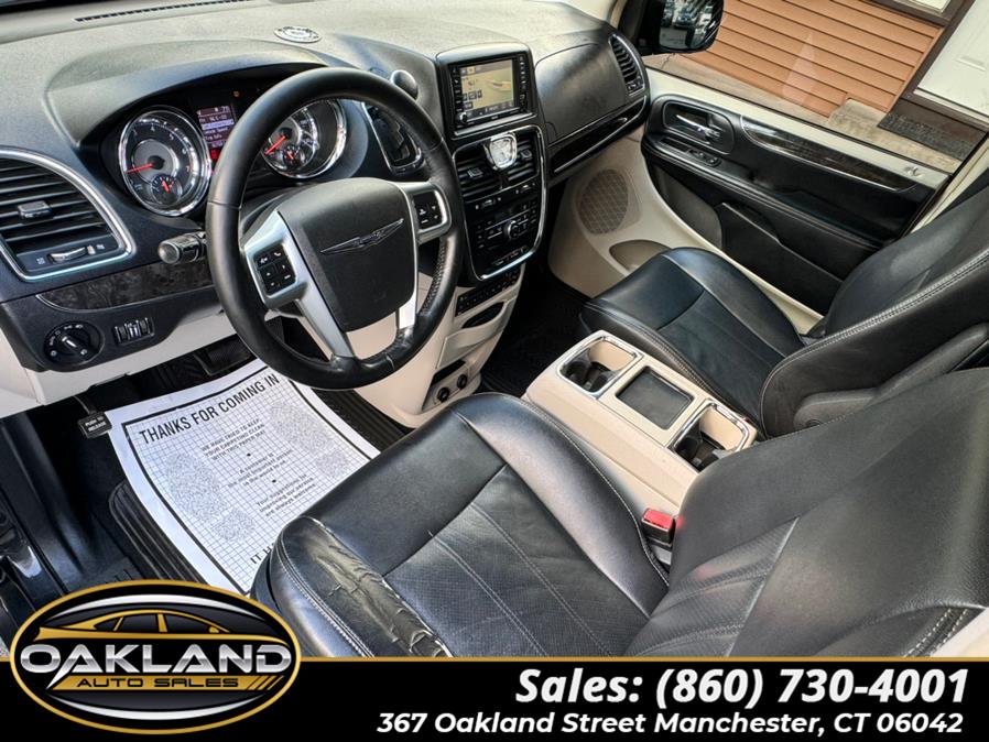2012 Chrysler Town & Country Touring-L photo