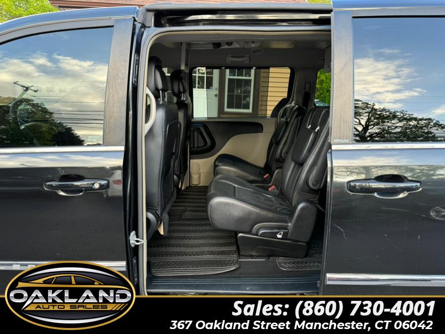 2012 Chrysler Town & Country Touring-L photo