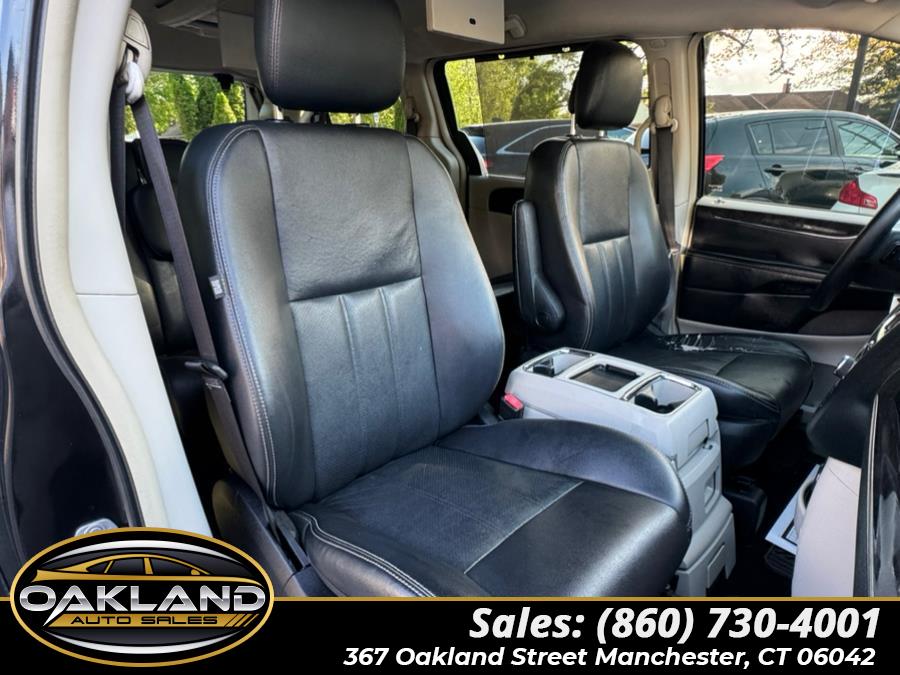 2012 Chrysler Town & Country Touring-L photo