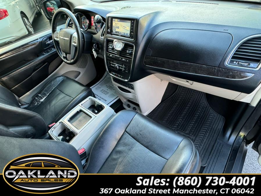 2012 Chrysler Town & Country Touring-L photo