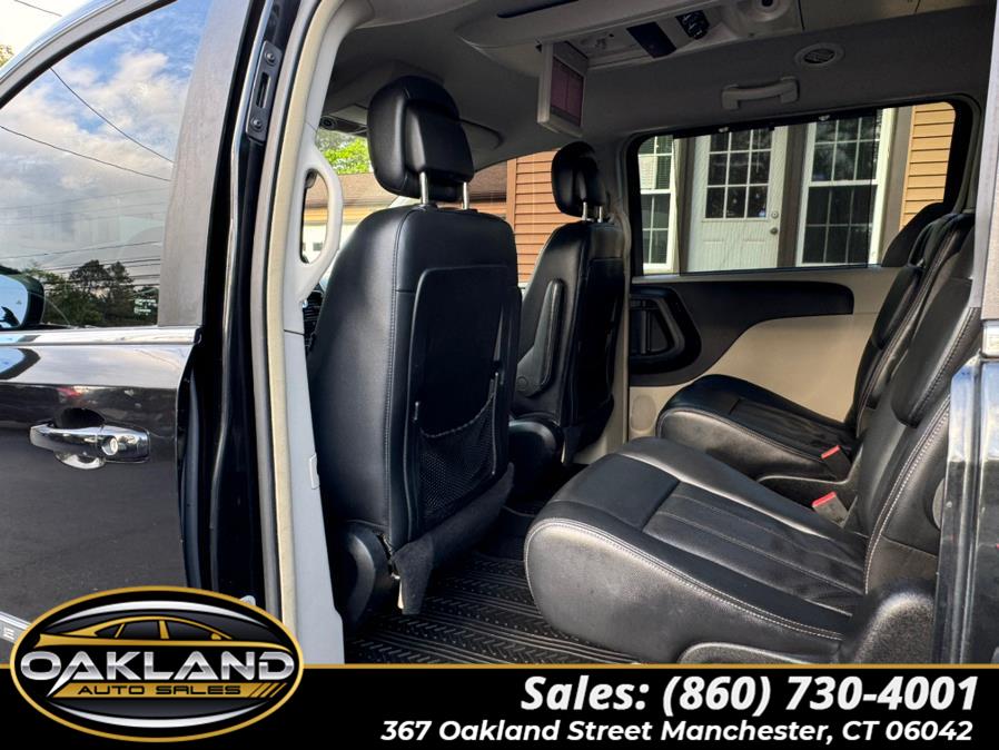 2012 Chrysler Town & Country Touring-L photo