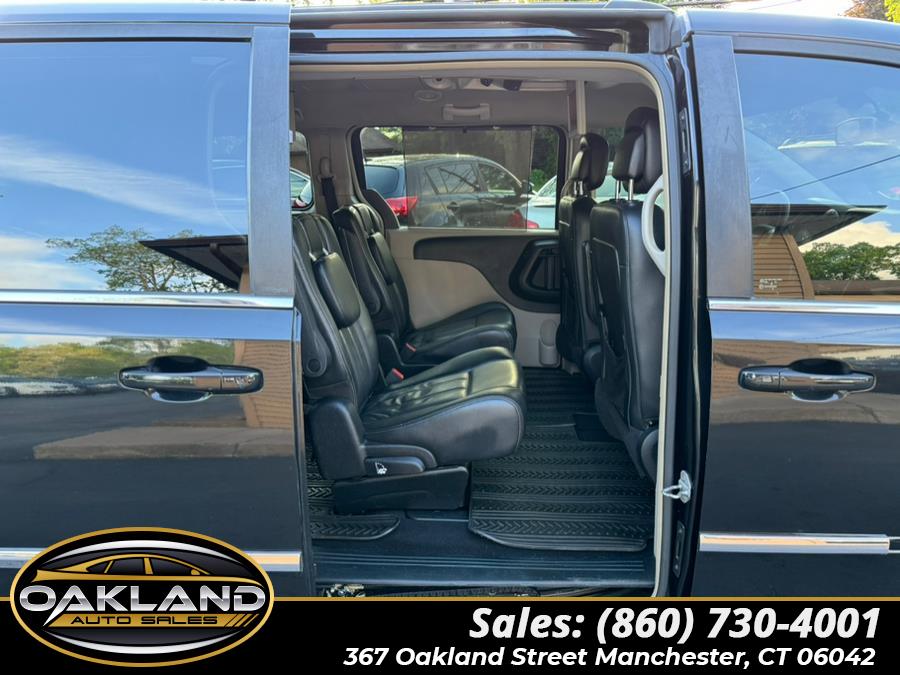 2012 Chrysler Town & Country Touring-L photo