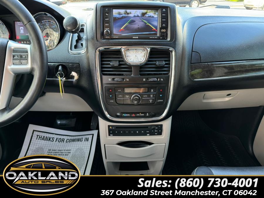 2012 Chrysler Town & Country Touring-L photo