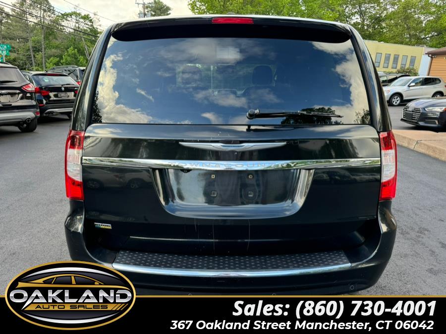 2012 Chrysler Town & Country Touring-L photo
