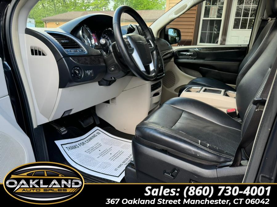 2012 Chrysler Town & Country Touring-L photo