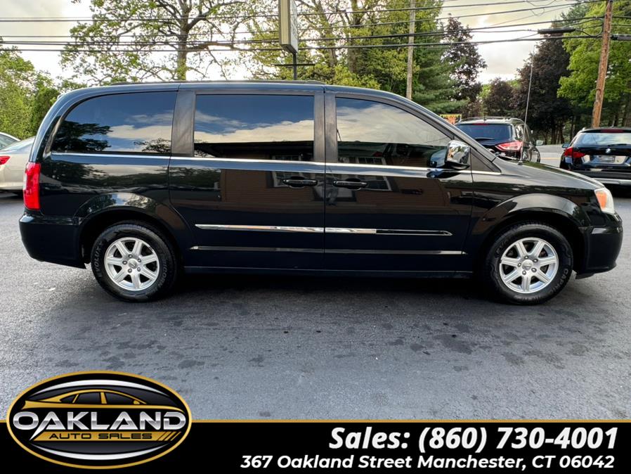 2012 Chrysler Town & Country Touring-L photo