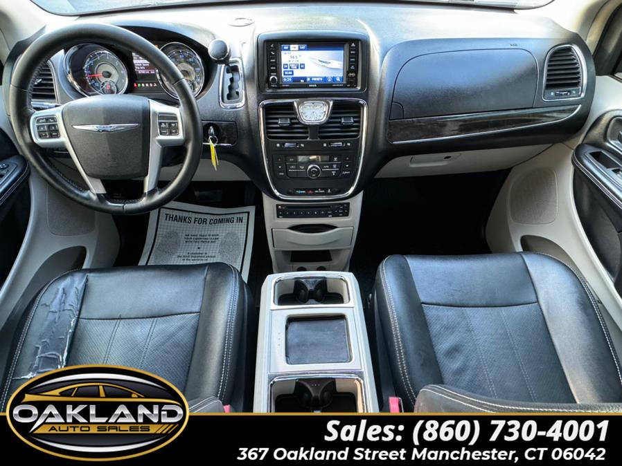 2012 Chrysler Town & Country Touring-L photo