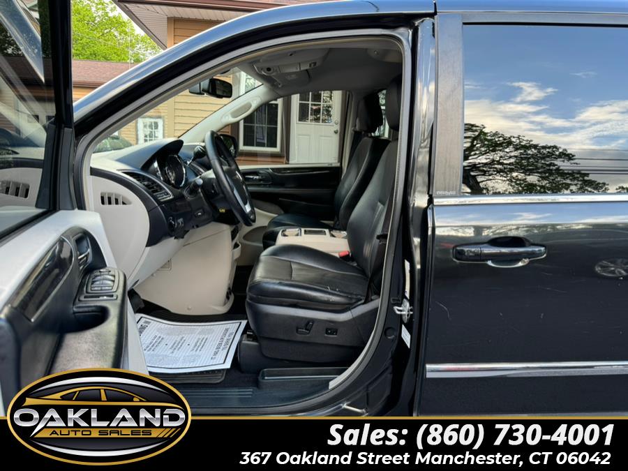 2012 Chrysler Town & Country Touring-L photo