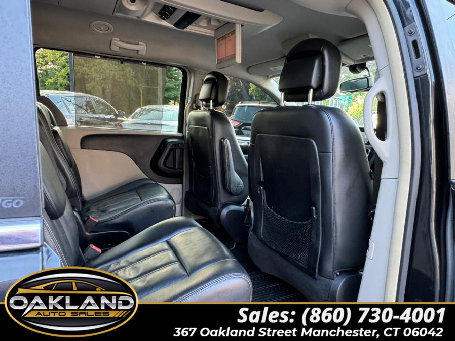 2012 Chrysler Town & Country Touring-L photo