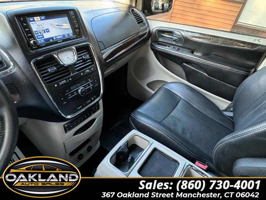 2012 Chrysler Town & Country Touring-L photo