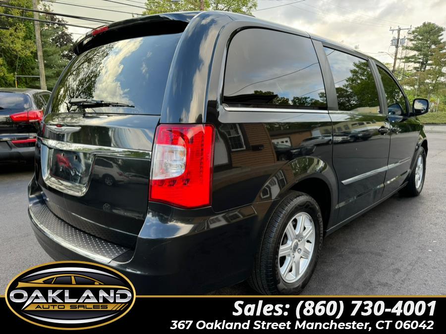 2012 Chrysler Town & Country Touring-L photo