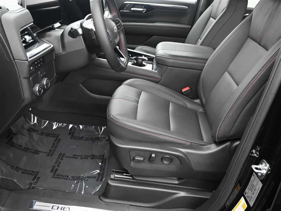 2025 Chevrolet Suburban RST photo
