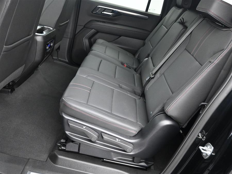 2025 Chevrolet Suburban RST photo