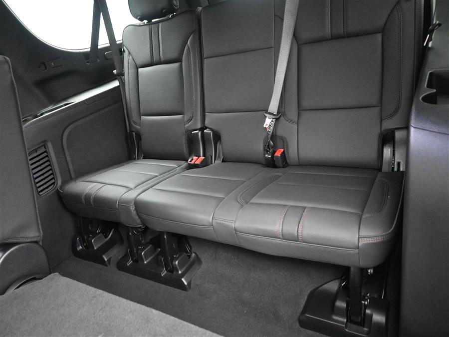 2025 Chevrolet Suburban RST photo