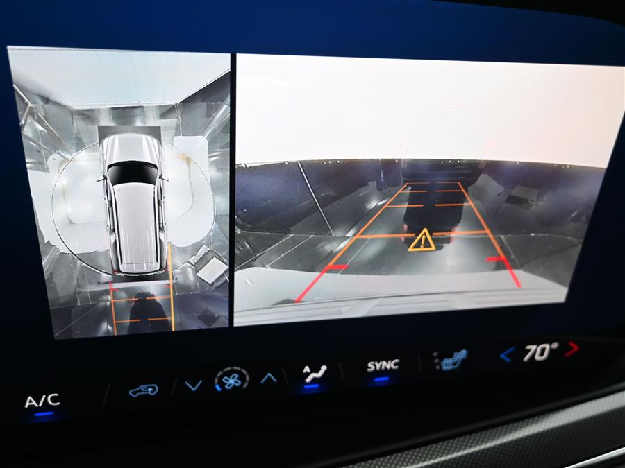 2025 Chevrolet Suburban RST photo