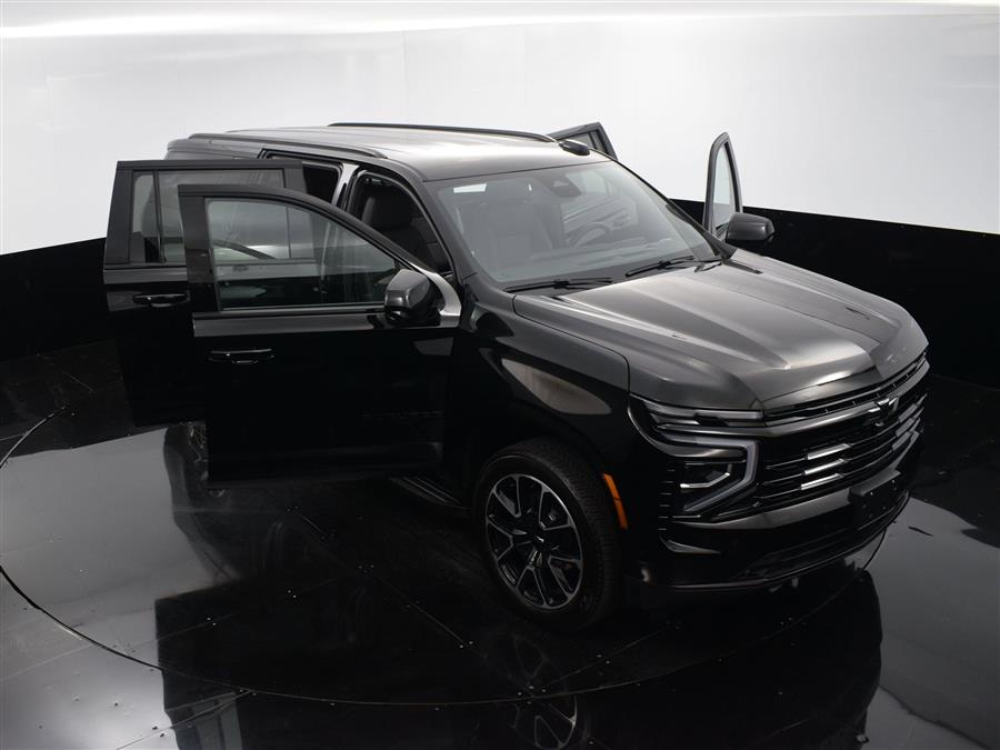 2025 Chevrolet Suburban RST photo