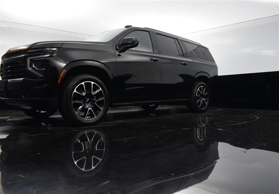 2025 Chevrolet Suburban RST photo