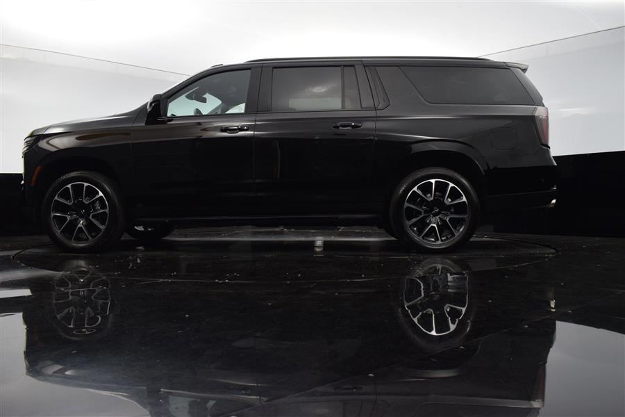 2025 Chevrolet Suburban RST photo