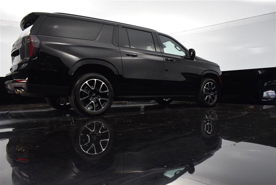 2025 Chevrolet Suburban RST photo