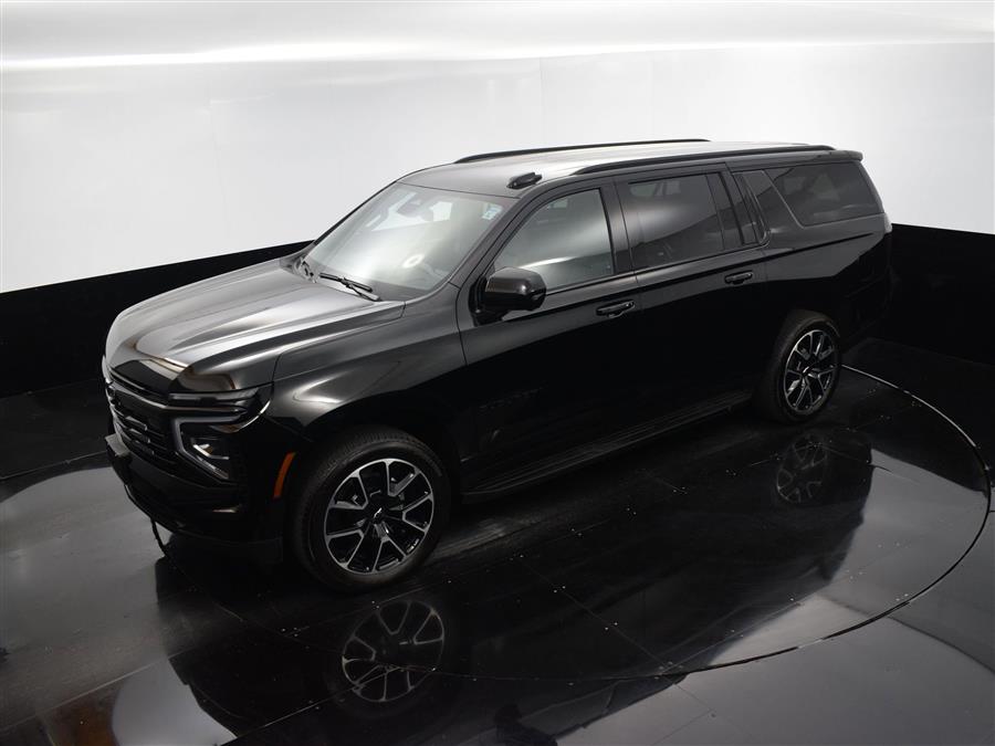 2025 Chevrolet Suburban RST photo
