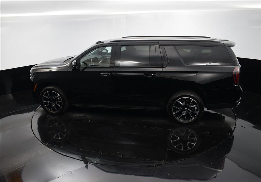 2025 Chevrolet Suburban RST photo