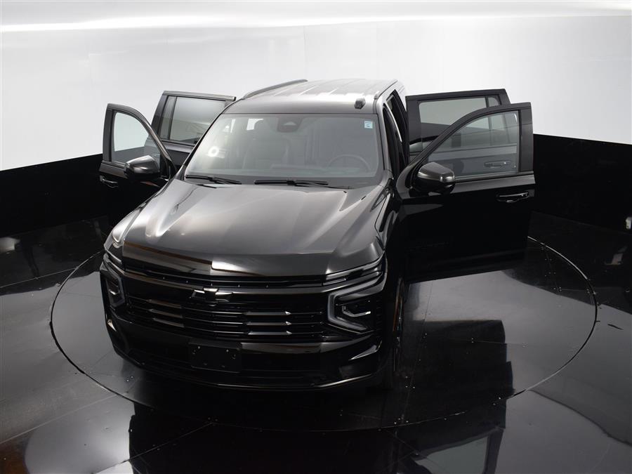 2025 Chevrolet Suburban RST photo