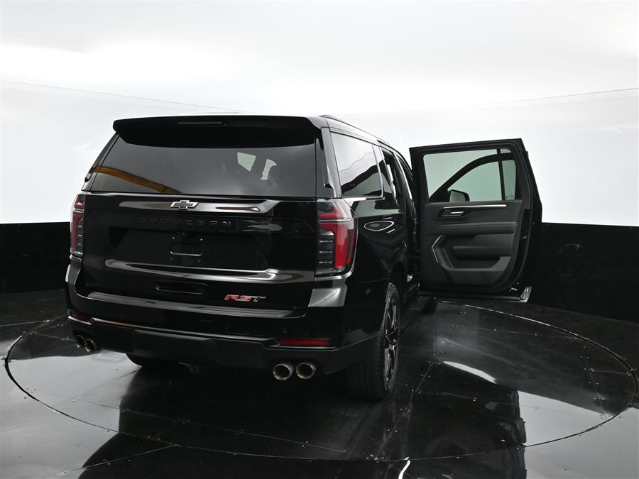 2025 Chevrolet Suburban RST photo