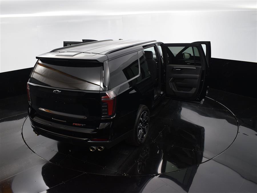 2025 Chevrolet Suburban RST photo